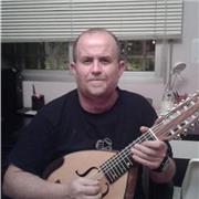 Imparto clases de guitarra y piano para niños y adultos